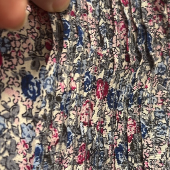 Garnet Hill 100% silk floral 3/4 sleeved blouse size 2 small - Picture 4 of 10